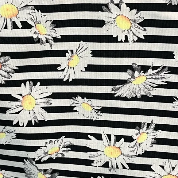 Betsey Johnson Black and White Stripped w/ Daisy Print Crop Tank - Small - Picture 8 of 8
